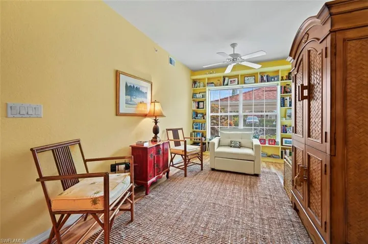 Sitting room with ceiling fan