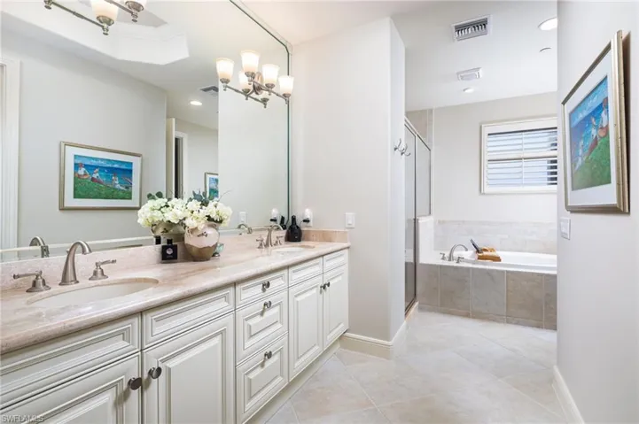 580  Avellino Isles  CIR, Naples, FL 34119