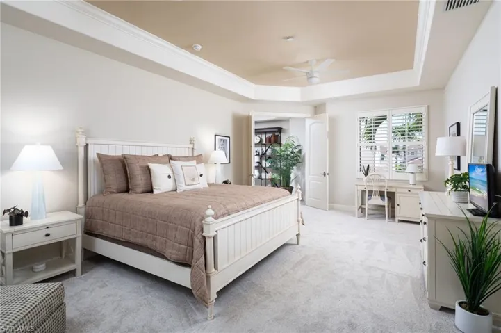 580  Avellino Isles  CIR, Naples, FL 34119