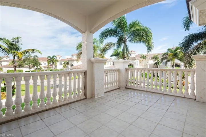 580  Avellino Isles  CIR, Naples, FL 34119