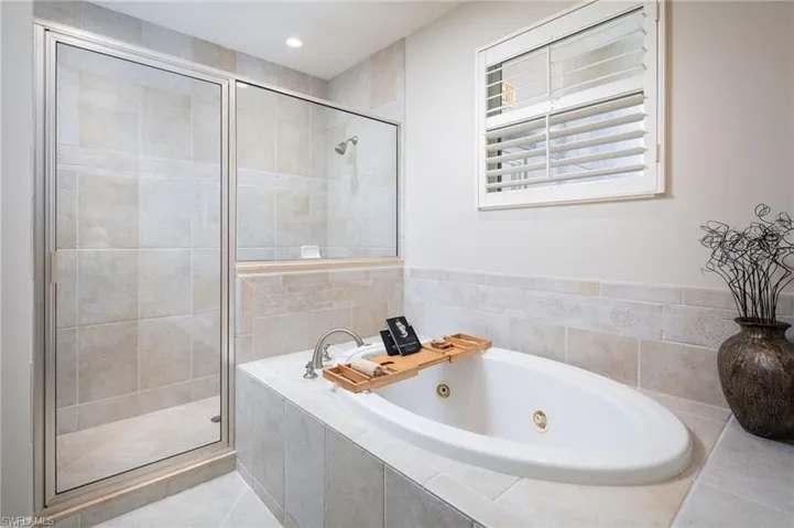 580  Avellino Isles  CIR, Naples, FL 34119