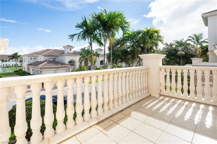 580  Avellino Isles  CIR, Naples, FL 34119