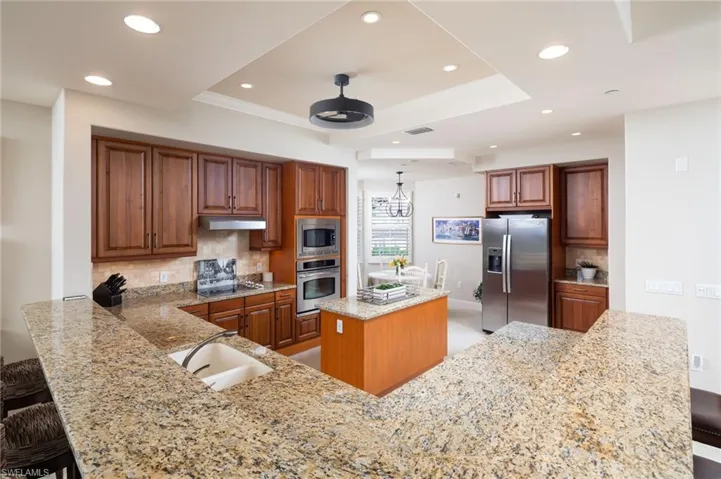 580  Avellino Isles  CIR, Naples, FL 34119