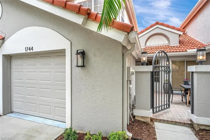 1744  San Bernadino  WAY, Naples, FL 34109