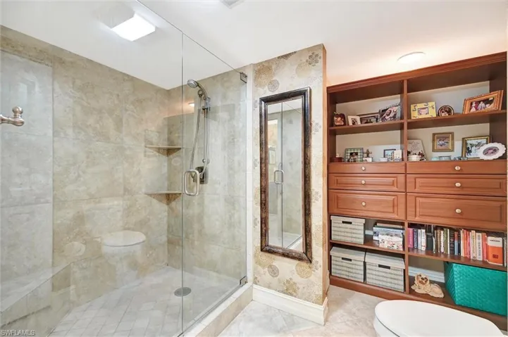 Custom Shelving for Towels and Linens