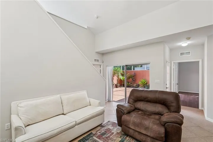 4337 Covey Cir 9c, Naples, Florida 34109