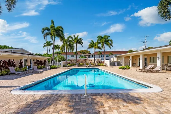 473  12th S AVE, Naples, FL 34102