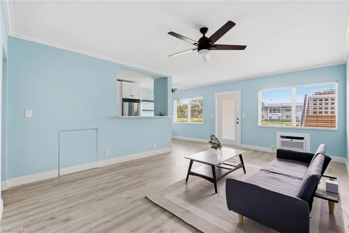 473  12th S AVE, Naples, FL 34102