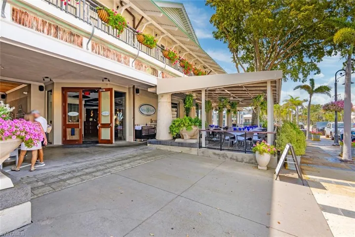 473  12th S AVE, Naples, FL 34102