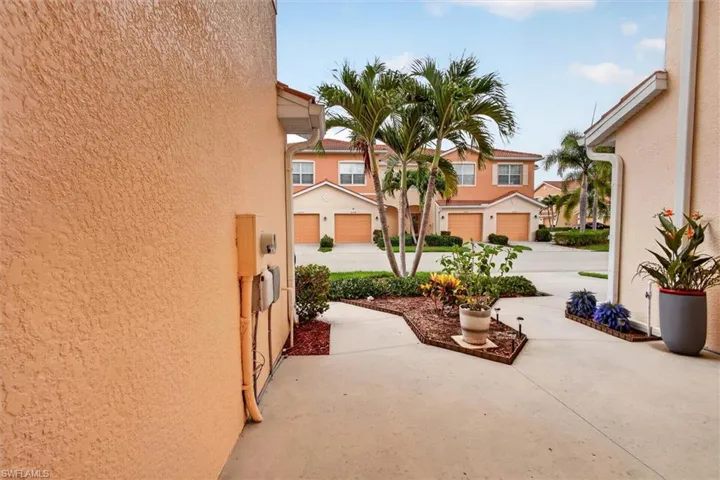 10285 Via Colomba Cir, Fort Myers, Florida 33966
