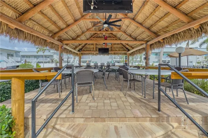 Tiki Hut