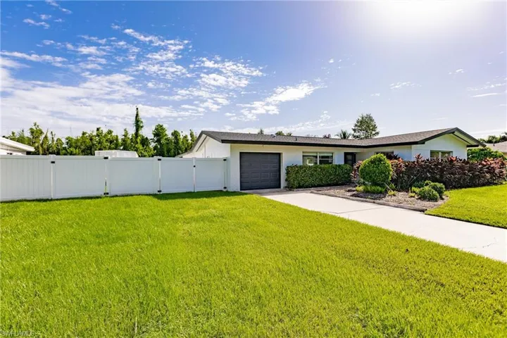 View of front facade featuring a garage and driveway