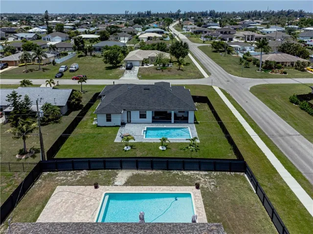 Birds eye view of property