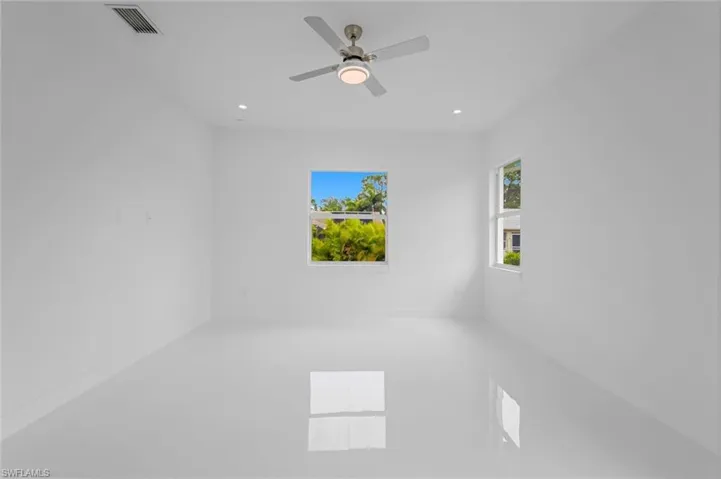 Empty room with ceiling fan