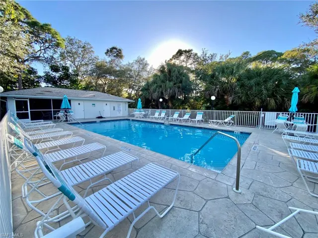 290  Naples Cove  DR, Naples, FL 34110
