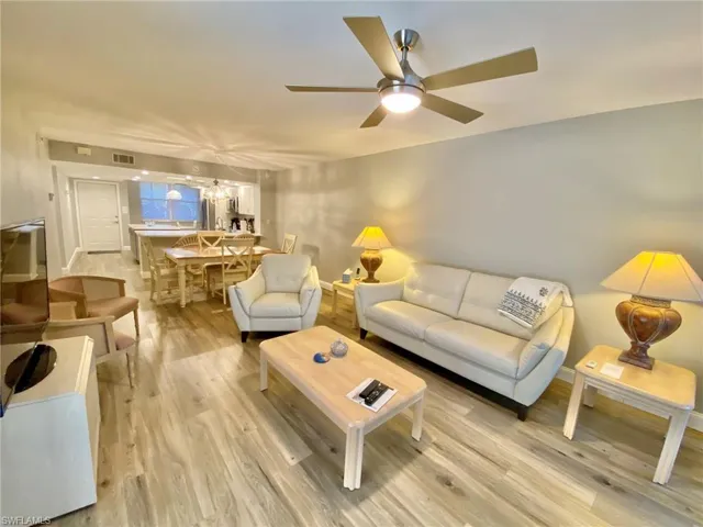 290  Naples Cove  DR, Naples, FL 34110