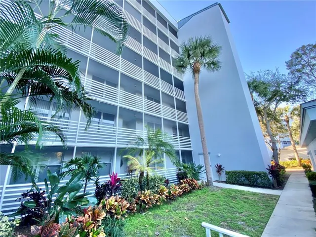 290  Naples Cove  DR, Naples, FL 34110