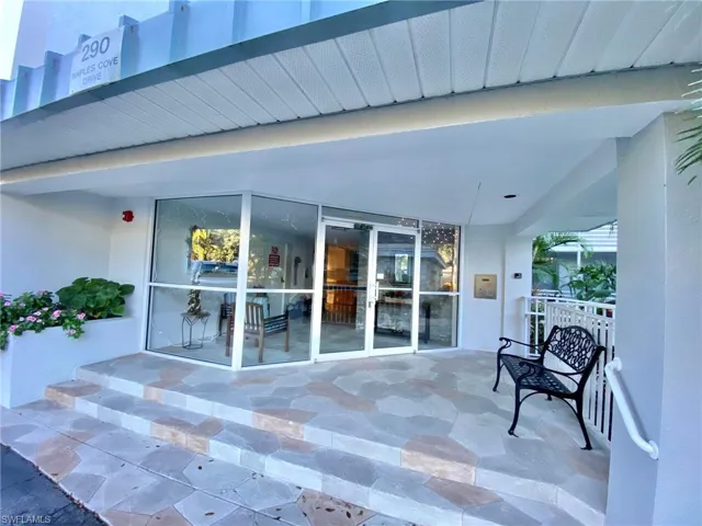 290  Naples Cove  DR, Naples, FL 34110