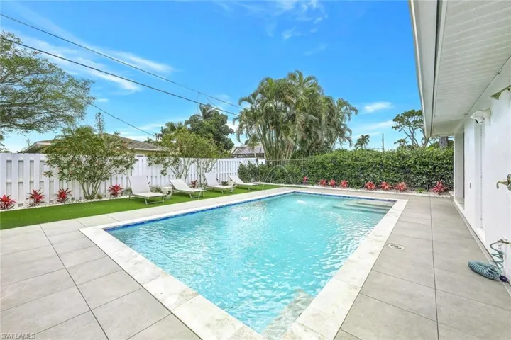 596 105th Ave N, Naples, Florida 34108