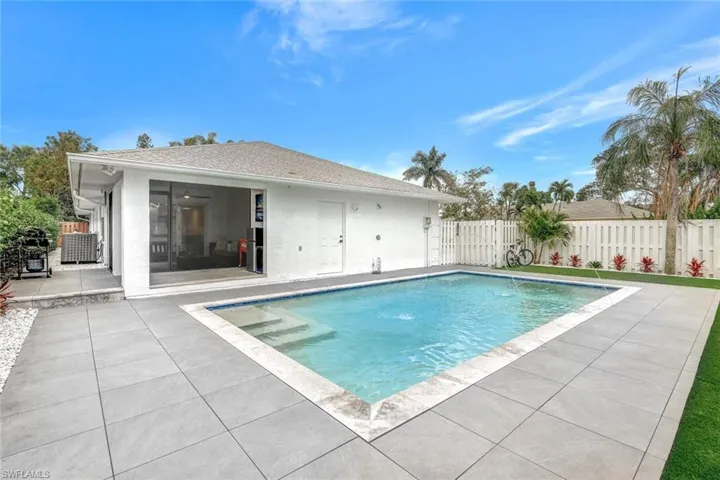 596 105th Ave N, Naples, Florida 34108