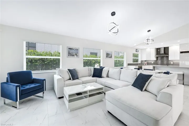 596 105th Ave N, Naples, Florida 34108