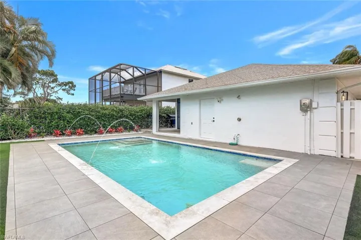 596 105th Ave N, Naples, Florida 34108