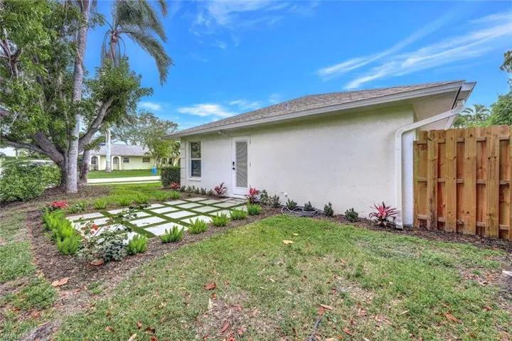 596 105th Ave N, Naples, Florida 34108