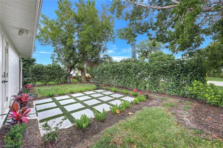 596 105th Ave N, Naples, Florida 34108