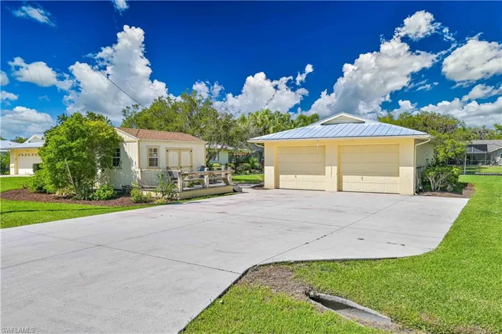 1910 Oak Dr, Alva, Florida 33920