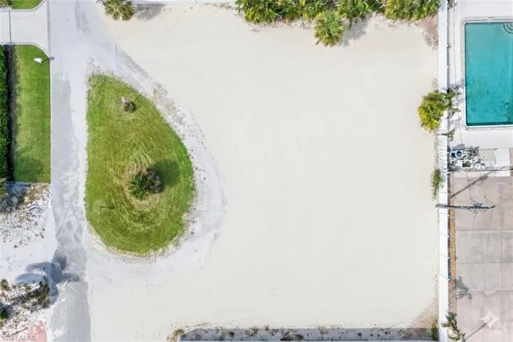 Staged to show large lot size