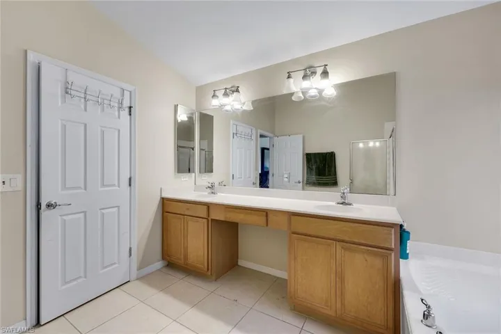 2010 Fairmont Ln, Naples, Florida 34120