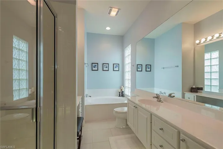 5032  Jarvis  LN, Naples, FL 34119