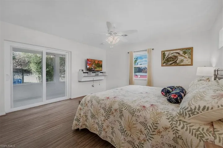 Private guest bedroom