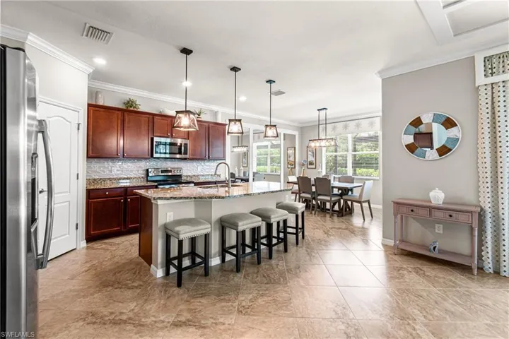 Kitchen with large island