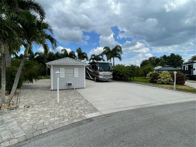 10180  SHADOWOOD  CT, Fort Myers, FL 33905