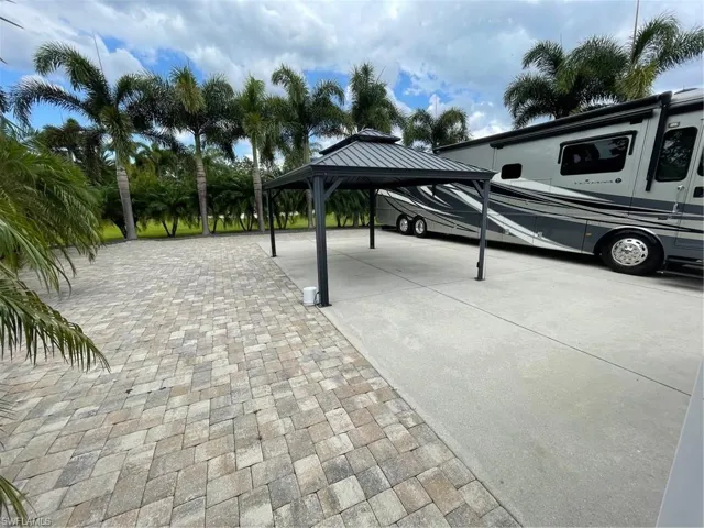 10180  SHADOWOOD  CT, Fort Myers, FL 33905