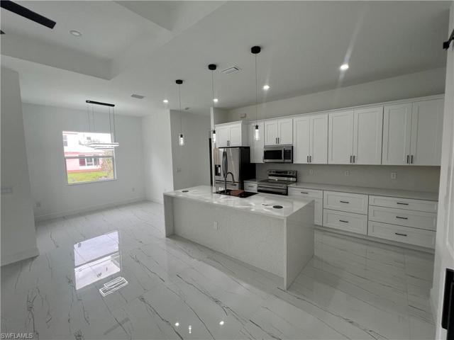 313 LLoyd AVE, LEHIGH ACRES FL 33974