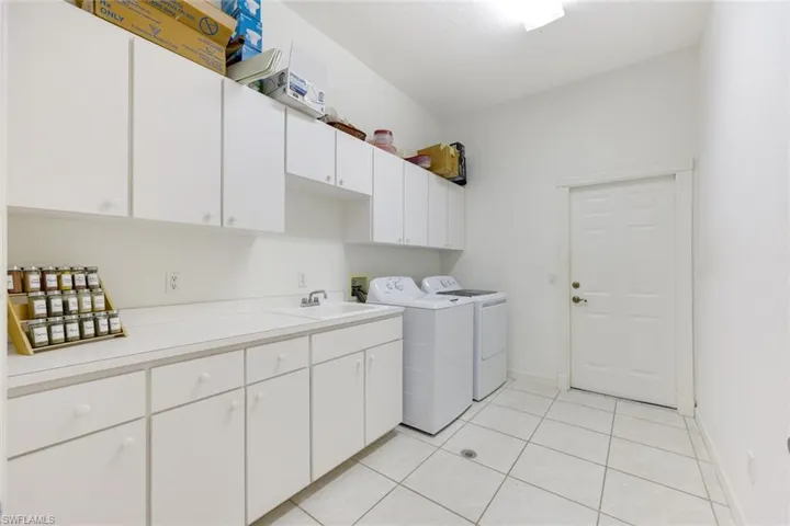 2079  Imperial  CIR, Naples, FL 34110