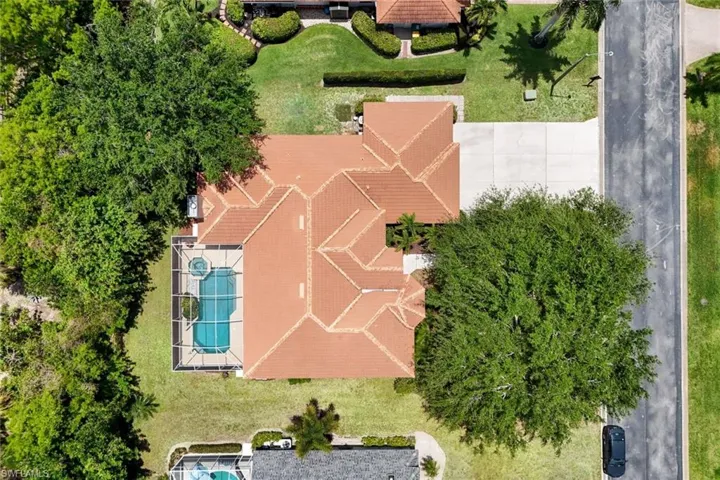 2079  Imperial  CIR, Naples, FL 34110