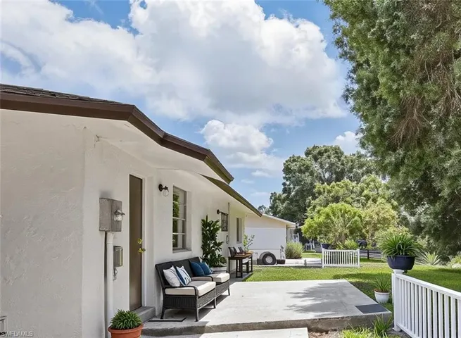 View of patio / terrace featuring outdoor lounge area