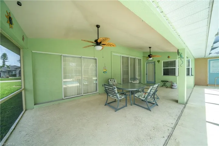 Sunroom / solarium featuring ceiling fan and outdoor dining space