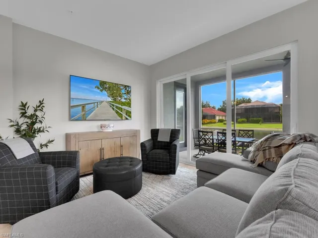 Great Room w/ Entry To Lanai