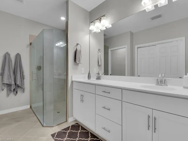 Master Bath w/ Upgraded Shower