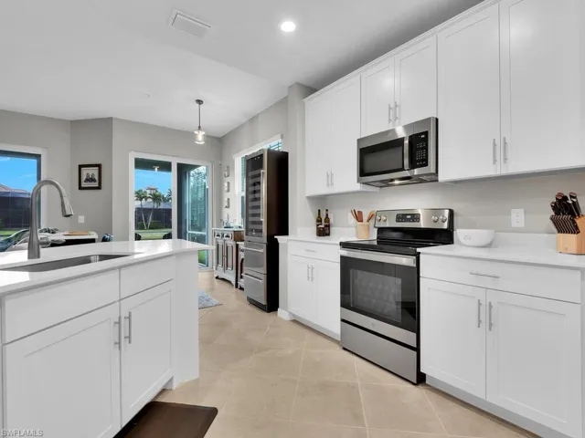 Designer Cabinetry & Stainless Steel Appliances
