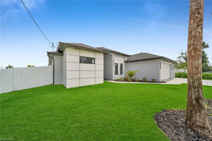 View of front of home featuring a garage and a front yard