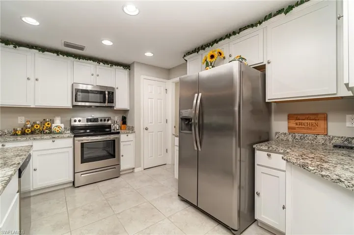 The kitchen has a nice layout for preparing a great meal.