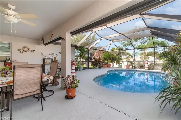 Large under truss lanai, and pool area
