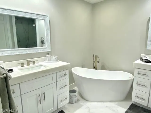 330 Grove CT, Naples, FL 34110,224083450