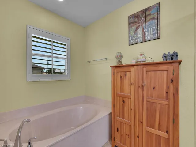 Bathroom with a bathtub