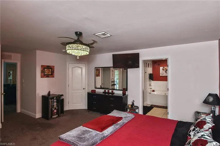 Tiled bedroom with ensuite bath